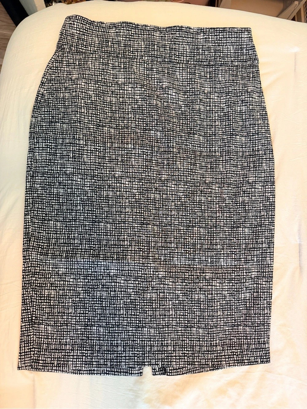 New York & Company Abstract Mini Skirt in Black & White Like New